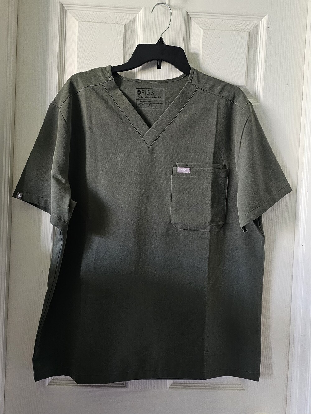 NEW! FIGS Men's Olive Medical Nursing Scrub Top Technical Collection V Neck Sz L